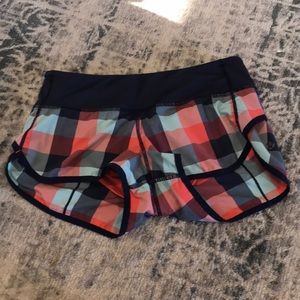 Only wron once lululemon Athletic size 2 Great condition no holes comfy